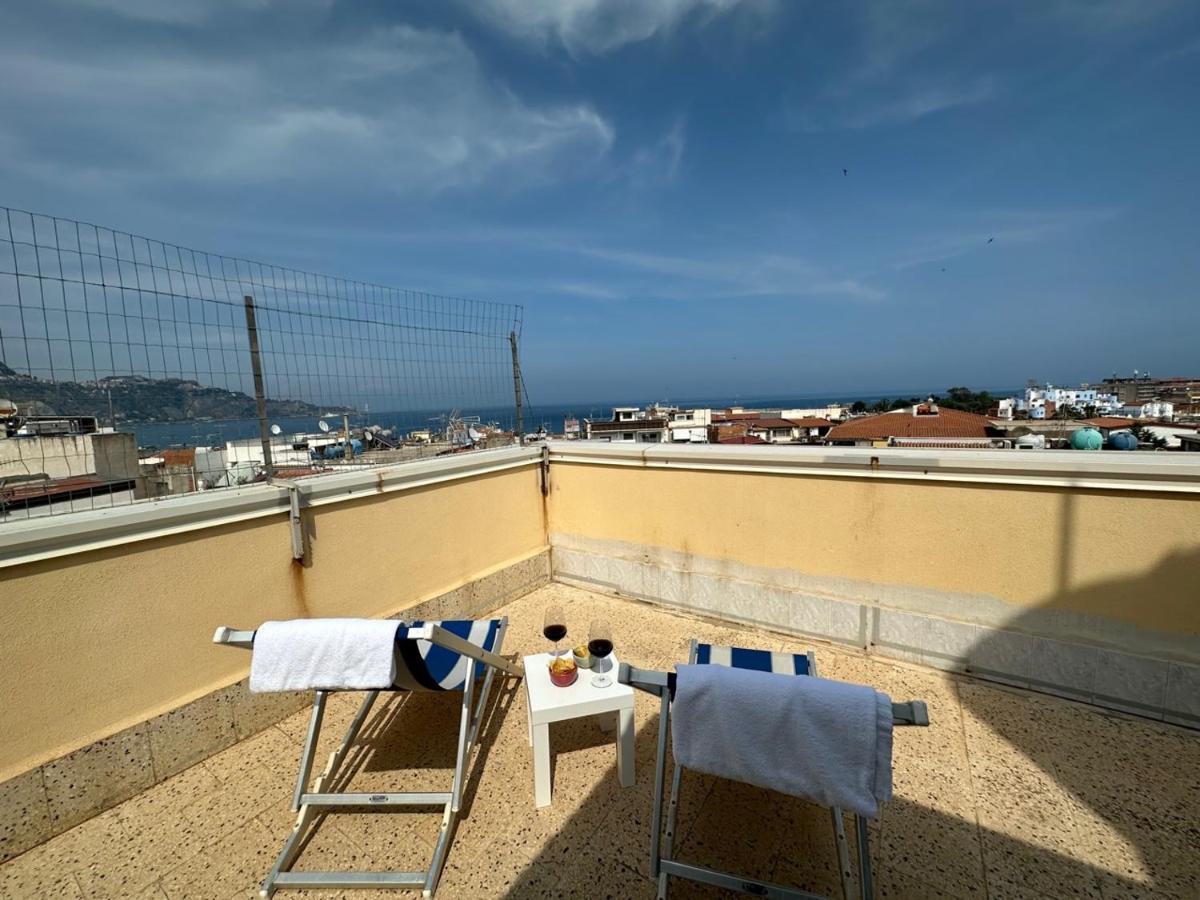 Apartmán Attico Di Giggia Giardini Naxos Exteriér fotografie